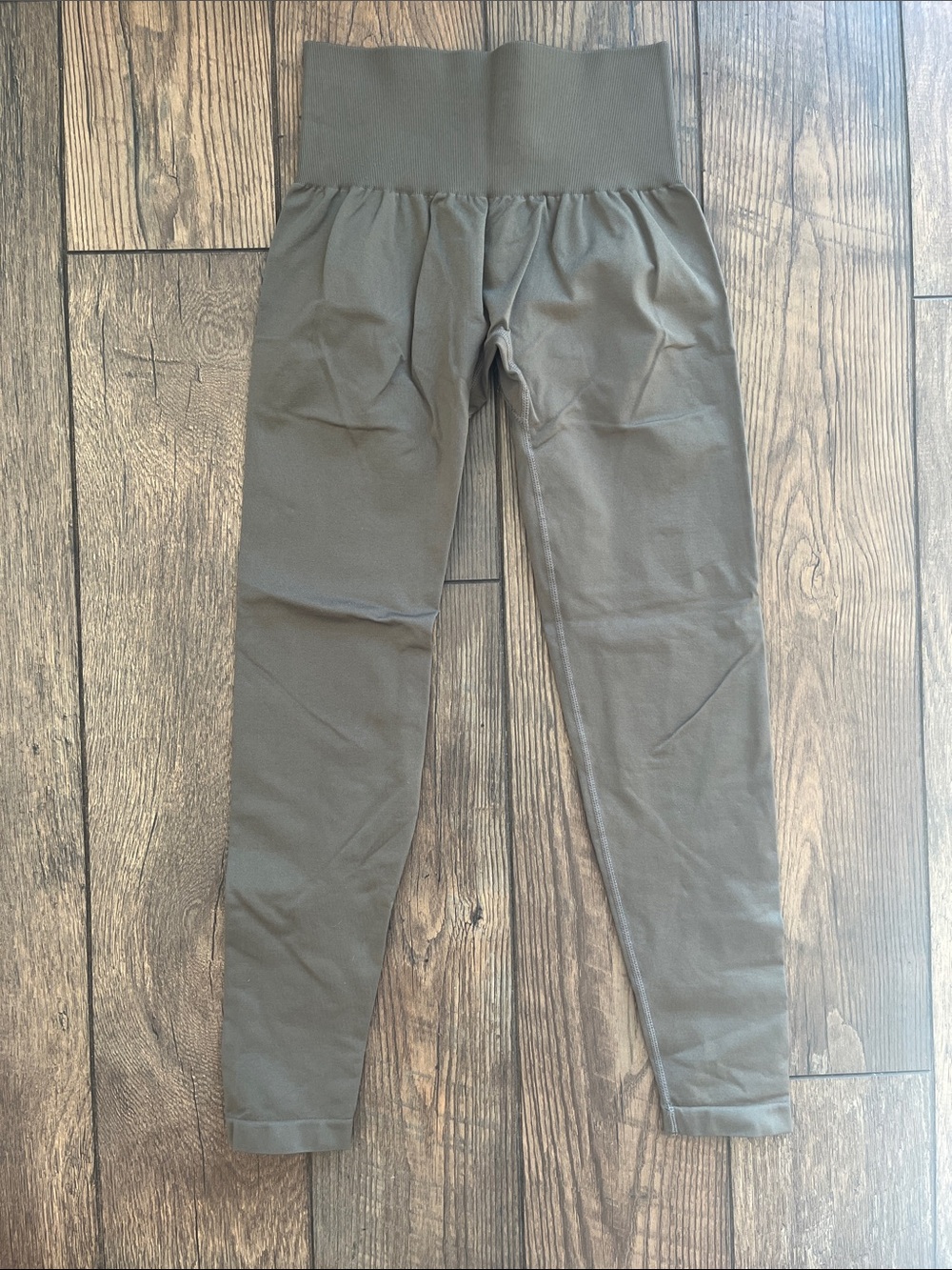 NVGTN Olive Green Crop Top & Leggings Matching Set - Picture 5 of 5